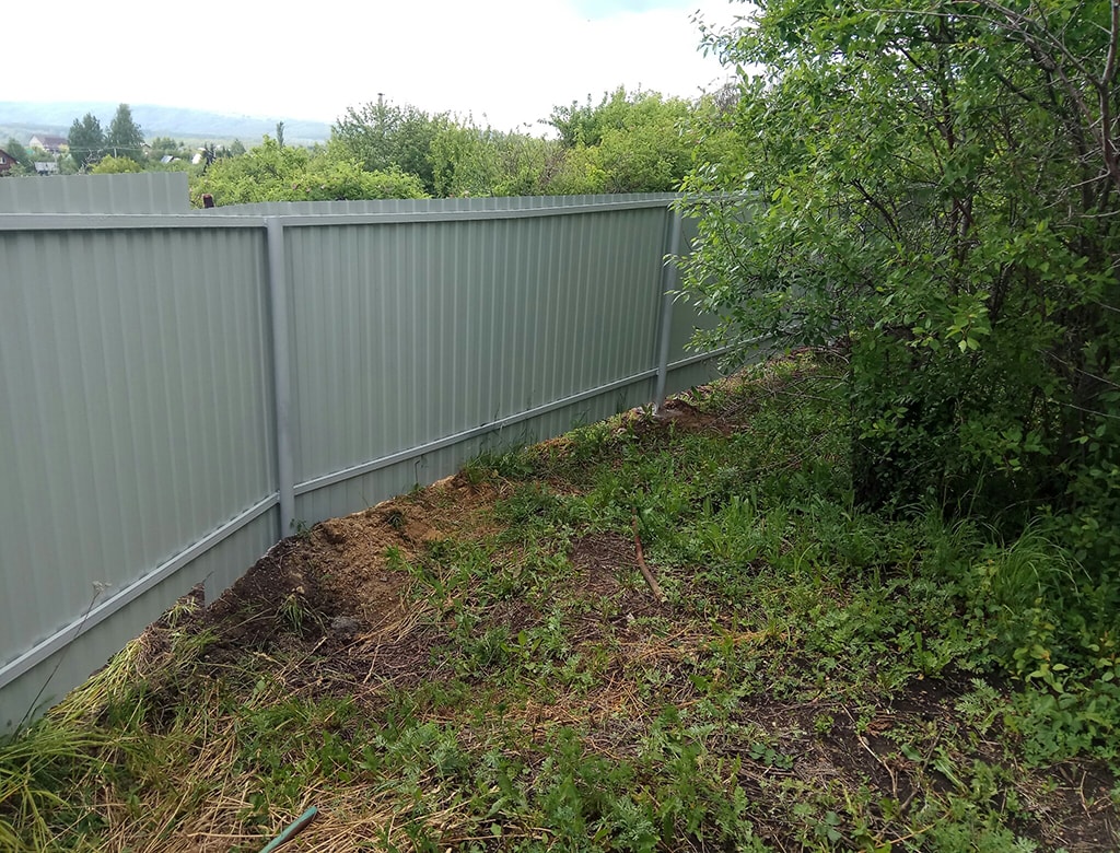 Забор для ограды из профнастила